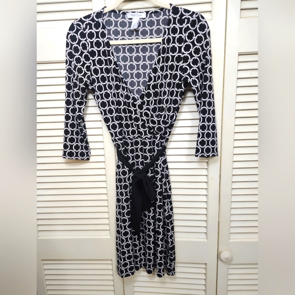 White House Black Market dress with belt tie small